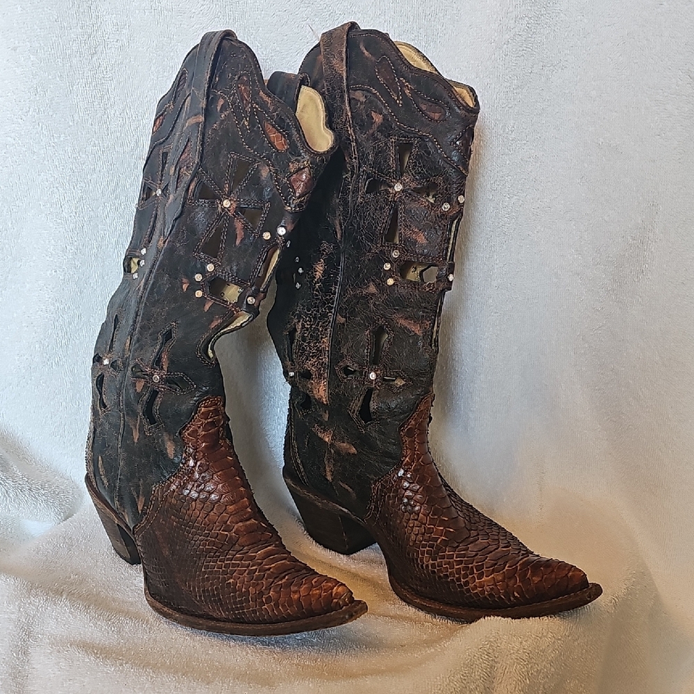 Country Western Python Snake Skin Brown Heeled Boots. Corral.
